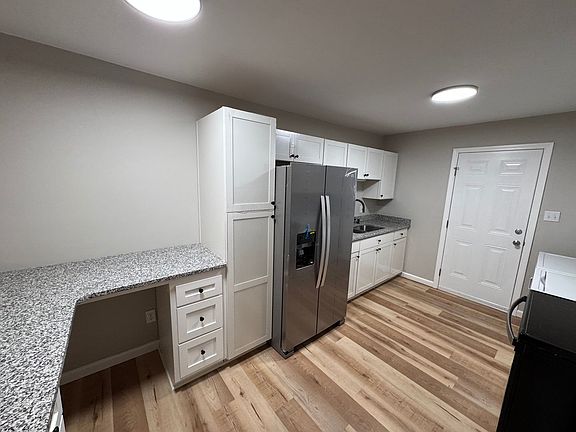 5th image of 909 N Flint St #911