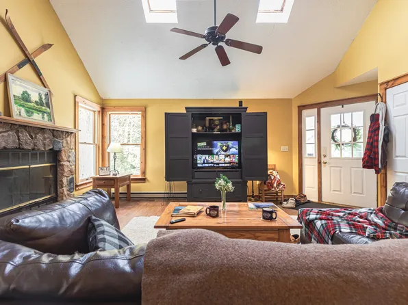 116 Cayuga Rd, Pocono Pines, PA 18350