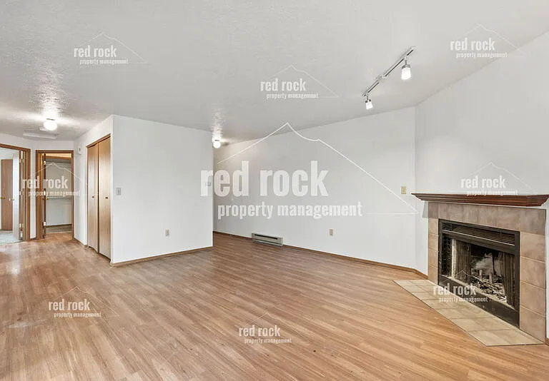 4733 N Sullivan Rd — Photo 3