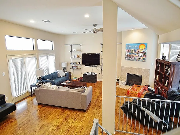 818 Lester St — Photo 7