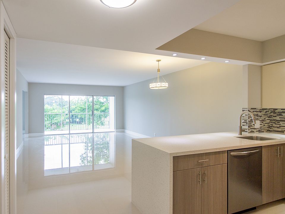 1st image of 3050 N Palm Aire Dr APT 310