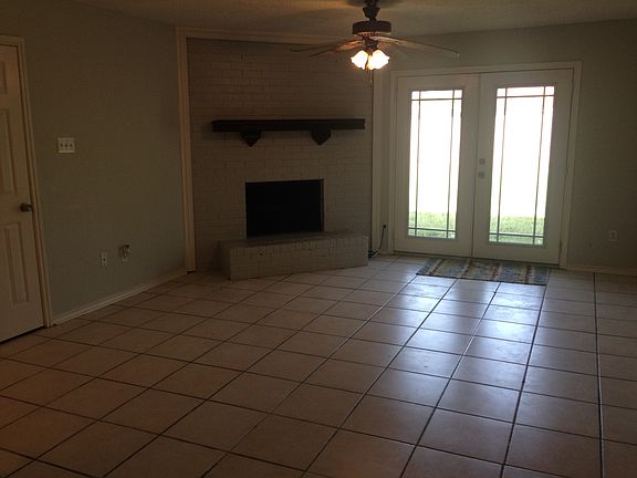 5th image of 2401 Jo Lyn Ln