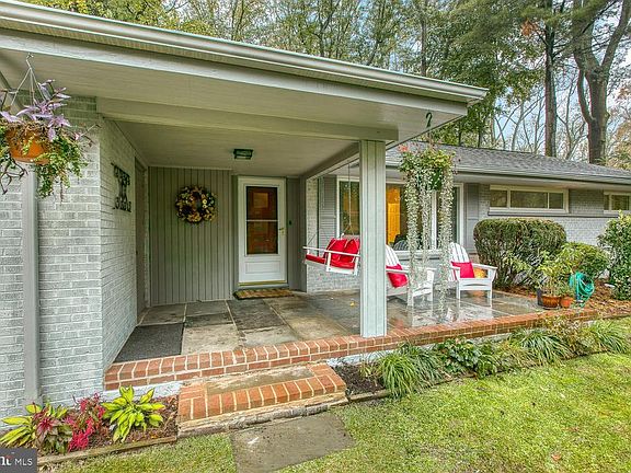 3rd image of 6517 Lakeview Dr