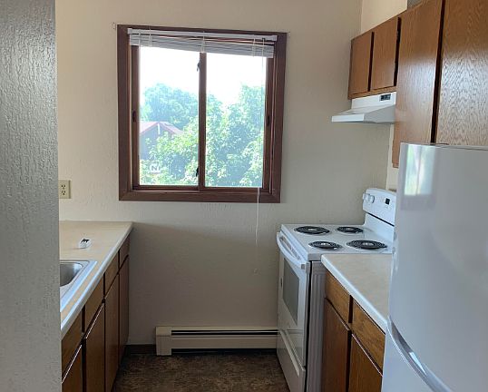 3rd image of 325 37th Ave N APT 202