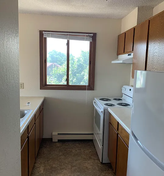 325 37th Ave N #202 — Photo 3