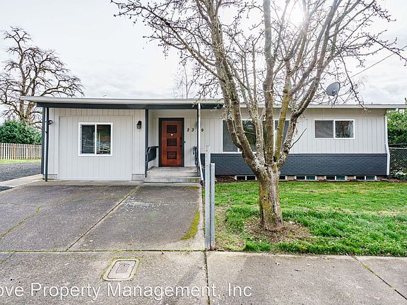 2nd image of 2319 E McLoughlin Blvd #2
