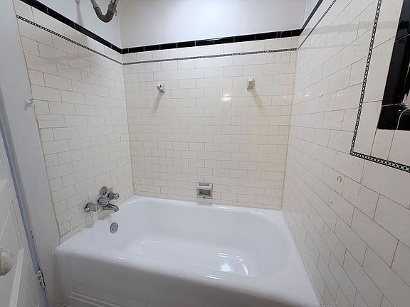 5th image of 107 Ella St #2