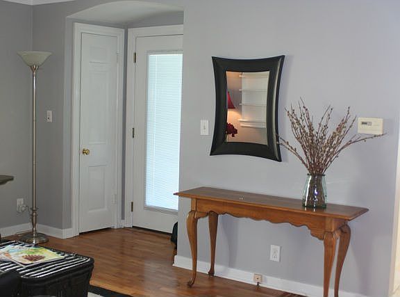4th image of 1048 Edna St SE