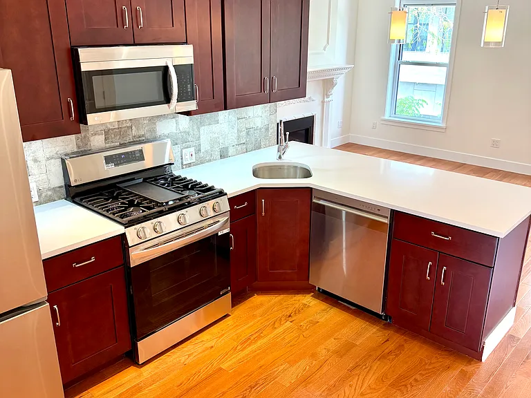 62 Huron St #2 — Photo 5