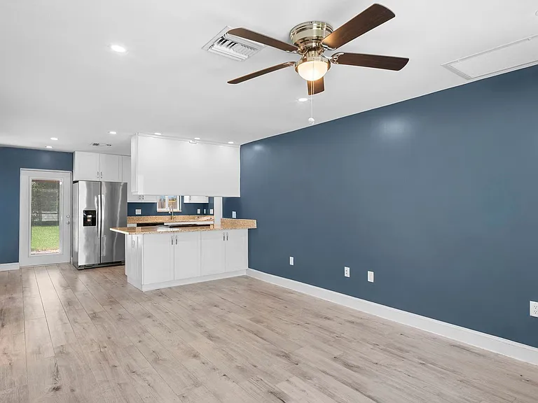 645 95th Ave N #1 — Photo 5