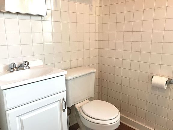 2nd image of 3037 W Lawrence Ave APT 2C