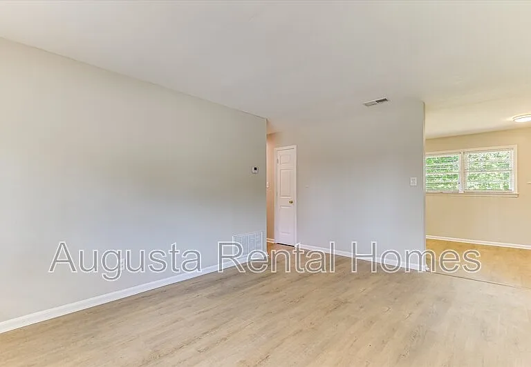 329 E View Dr — Photo 8