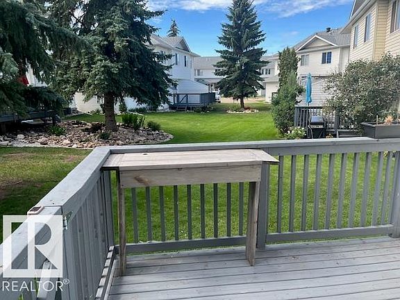3rd image of 1033 Youville Dr W