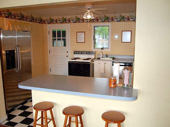 4th image of 2516 Manhattan Blvd.