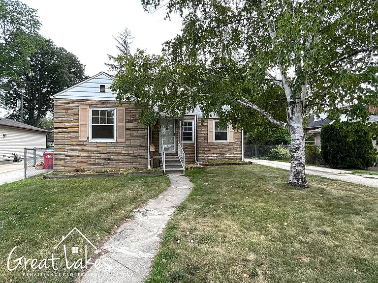 21728 Beechwood Ave — Photo 1