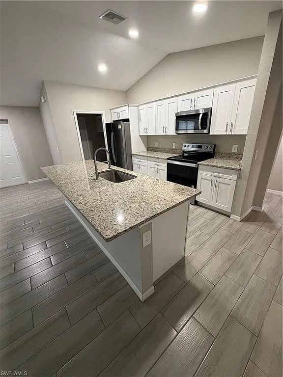 3 bed, 2.0 bath, 1666 sqft, $2,600 — Photo 4