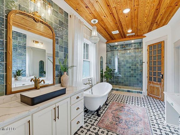 3rd image of 1503 Ainsworth Rd