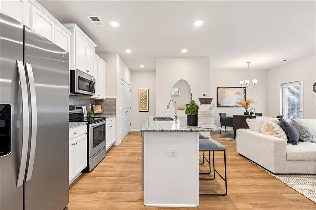 3 bed, 2.5 bath, 1743 sqft, $2,100 — Photo 4