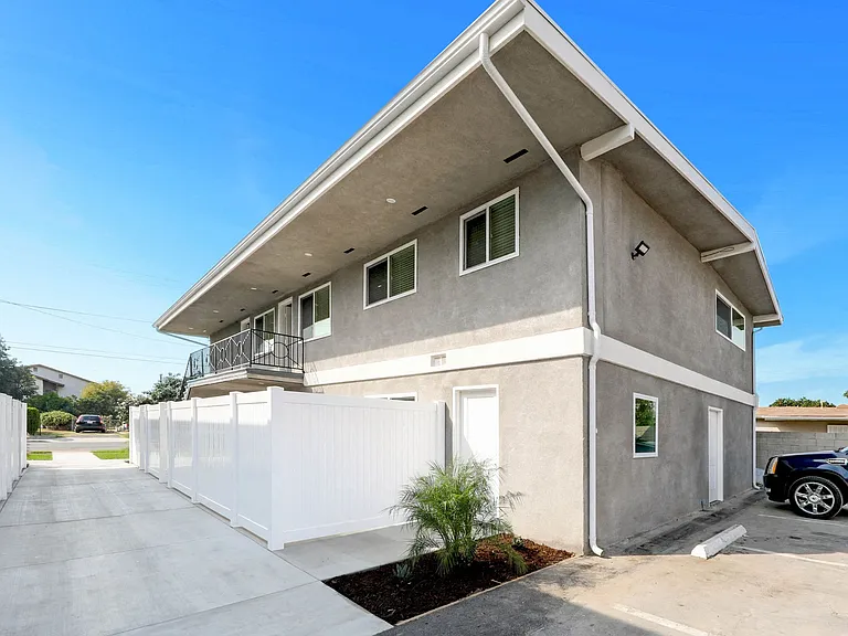 Pacific West Villas — Photo 15