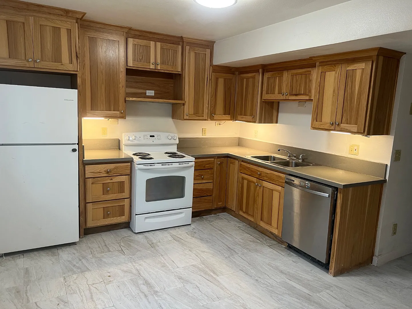 325 N 700 W - 34 — Photo 1