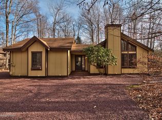 2136 Oak Rd, Pocono Pines, PA 18350