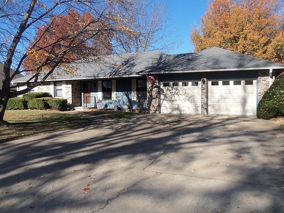 2nd image of 709 S Lake Dr