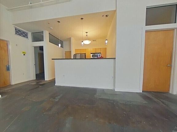 2nd image of 1011 W Marshall St #131