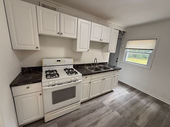 2nd image of 15615 Lotus Dr