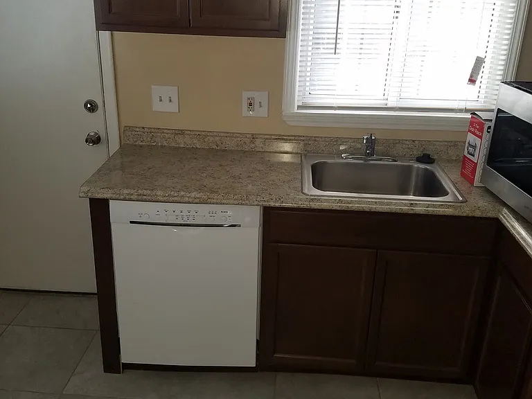 20301 Evergreen Rd — Photo 6
