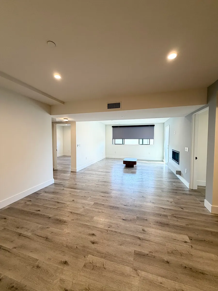 Building Photo - 5923 Laurel Canyon Blvd #401