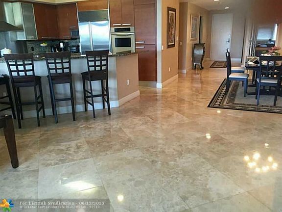5th image of 701 SE 21st Ave APT 402