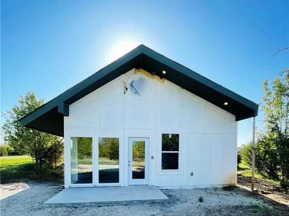 42 Kentucky Dr, Linn Valley, KS 66040