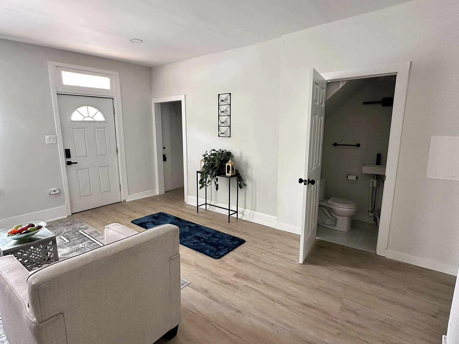 3 bed, 100 sqft, $850 — Photo 3