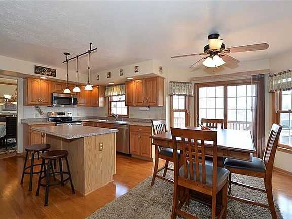 3rd image of 315 Cottingham Cir