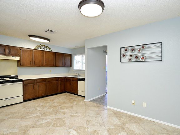 4th image of 8561 Red Willow Dr