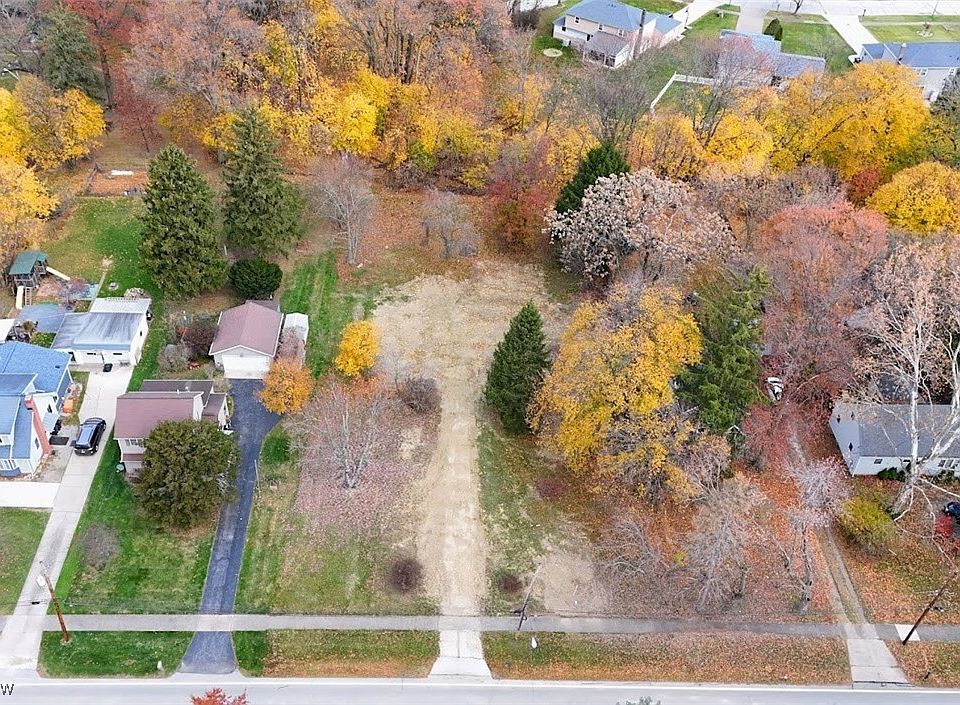 1st image of 25360 Hall Dr