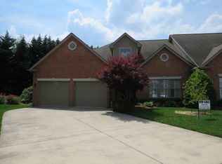 1037 Hunters Lake Dr, JOHNSON CITY, TN 37604