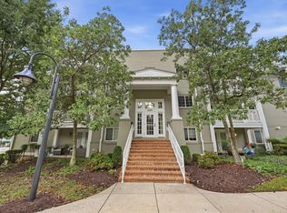 4061 S Four Mile Run Dr UNIT 301, Arlington, VA 22204