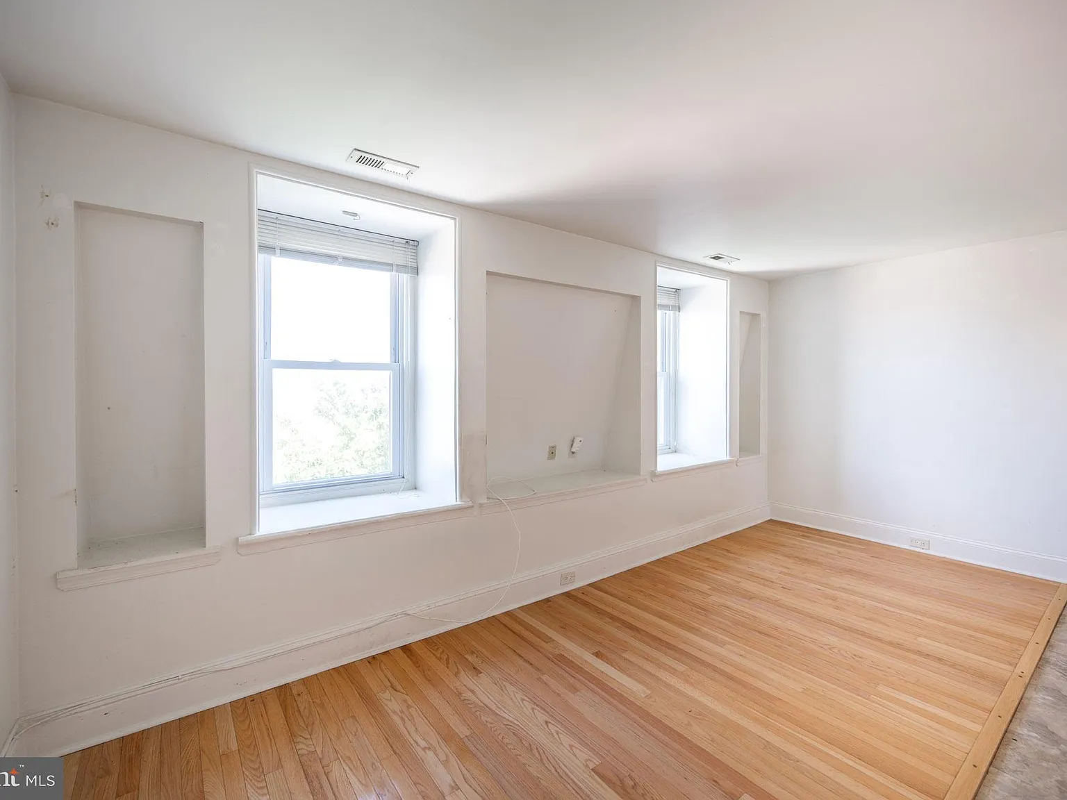 1728 Green St — Photo 2