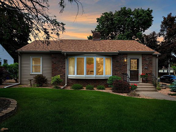 2nd image of 743 Cottage Ave W