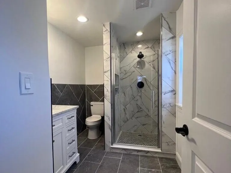 587 Bath St #3 — Photo 10