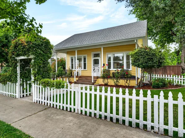 923 3rd St, Davis, CA 95616