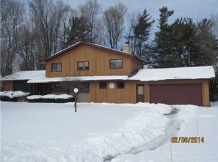 2 Terrain Dr, Rochester, NY 14618