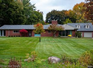 1235 Robson Ln, Bloomfield Hills, MI 48304