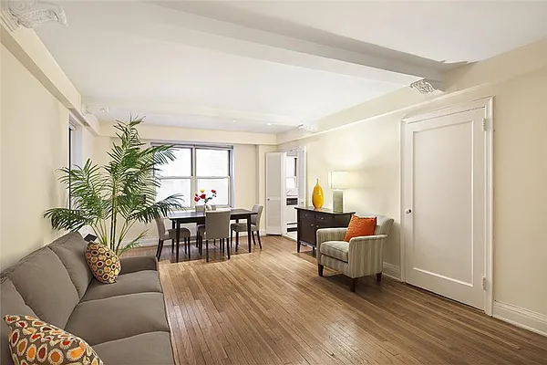 Sold by Warburg | media 8