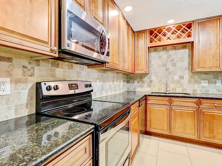 5761 Lake Lucina Dr S — Photo 10