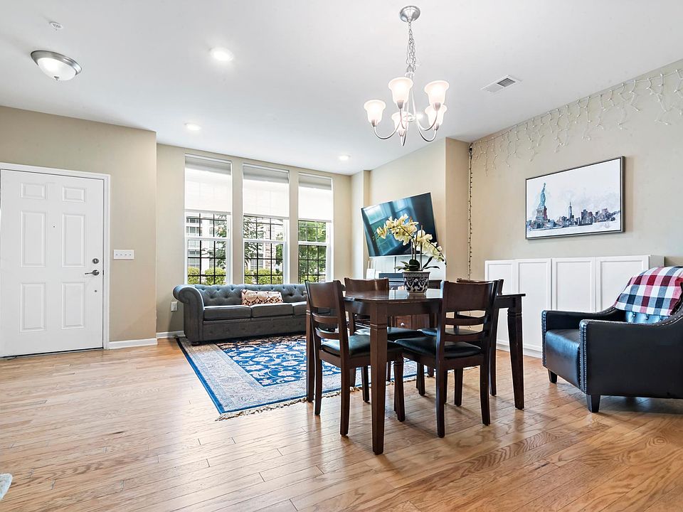 1st image of 2 Dahlia Ln