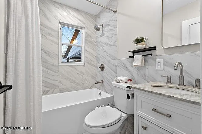 5 Lois Ave — Photo 13