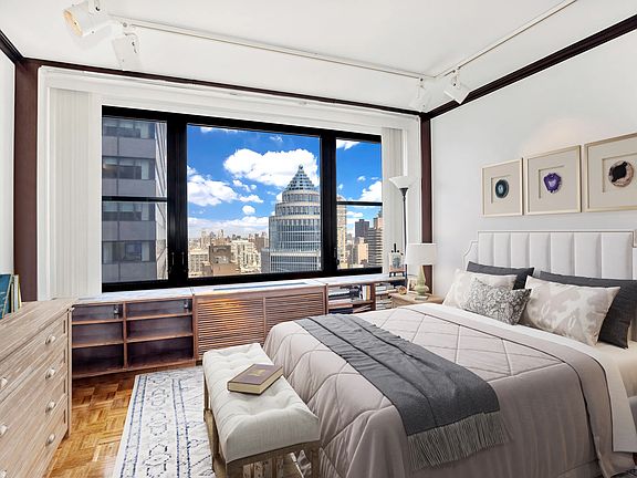 3rd image of 117 E 57th St APT 39G