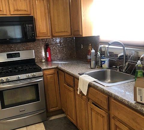 4th image of 160 Regis Dr